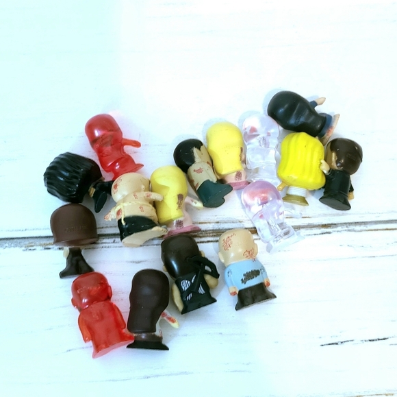 16 Count Mystery Box Mini The Walking Dead Figures - Picture 7 of 8